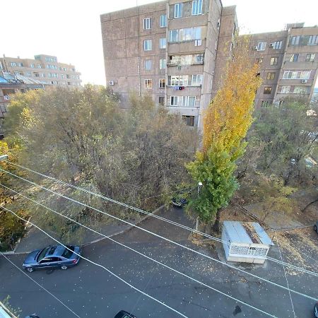 Large Cozy Apartment On Beginning Of Komitas Ave Jereván Kültér fotó