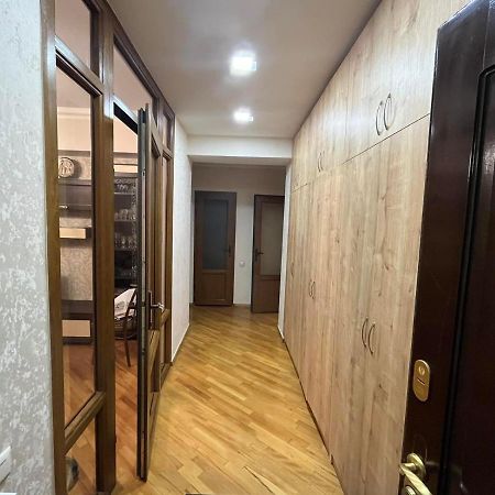 Large Cozy Apartment On Beginning Of Komitas Ave Jereván Kültér fotó