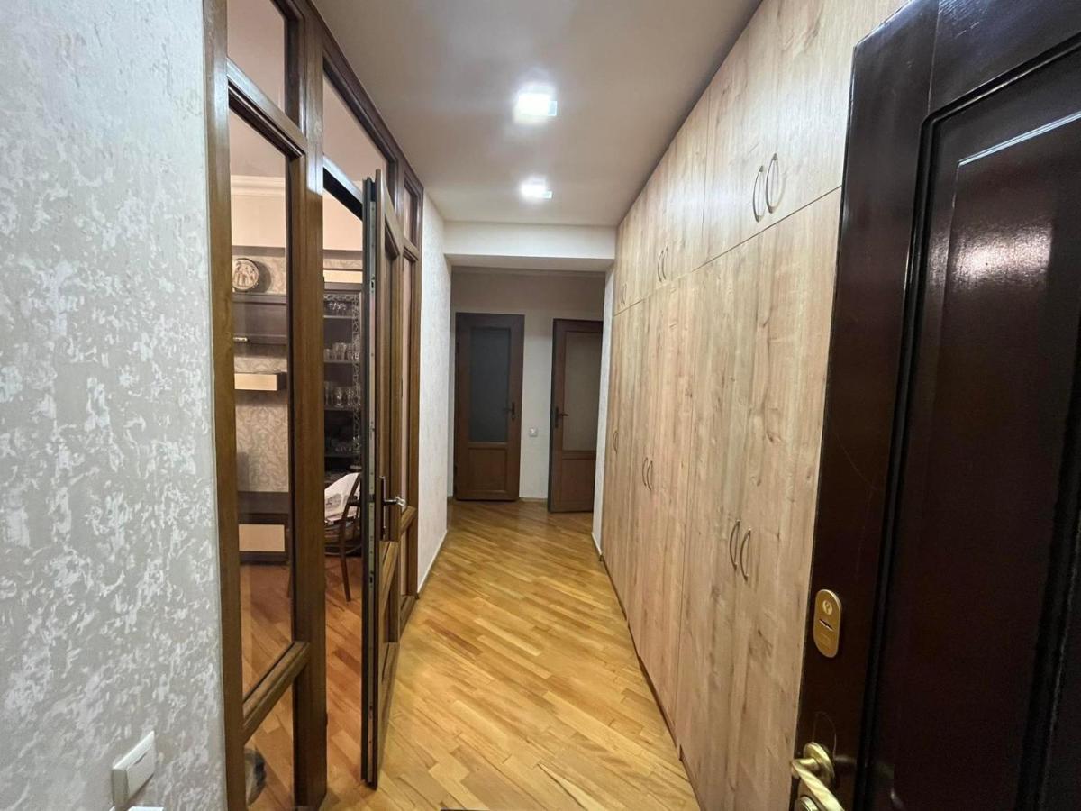 Large Cozy Apartment On Beginning Of Komitas Ave Jereván Kültér fotó